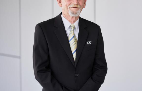 Councillor Peter Garnham headshot