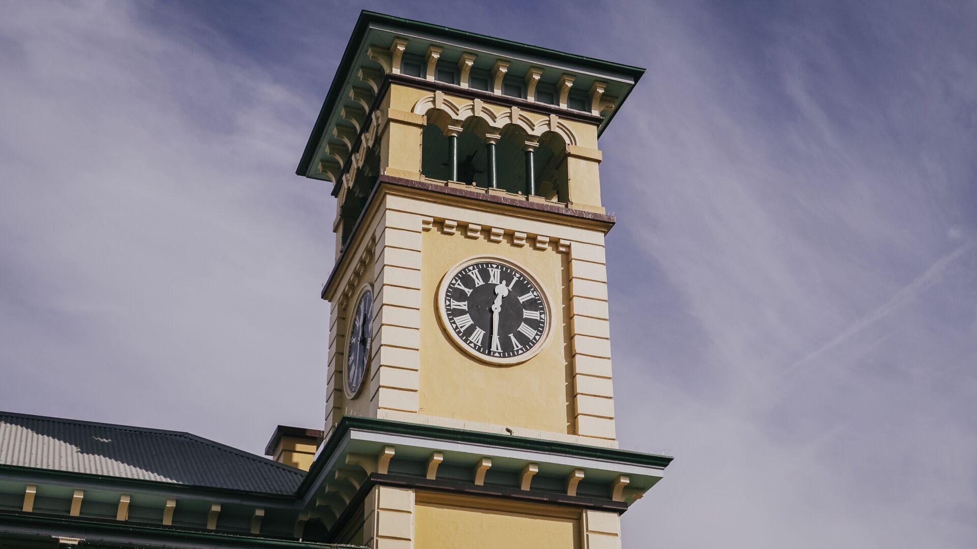 Close up of the clock at Maitland Post Office